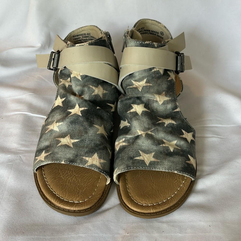 Not Rated Patriotic Denim star sandals size 6
